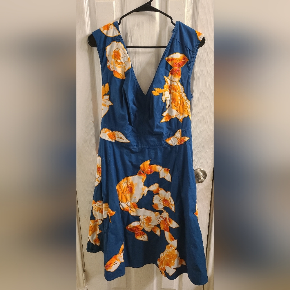 Eshakti Mid-length Dress with Floral Applique